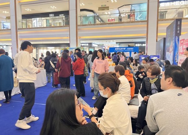 炒股配资配资 实探上海家居卖场：付款处排起长队，智能品类卖爆了
